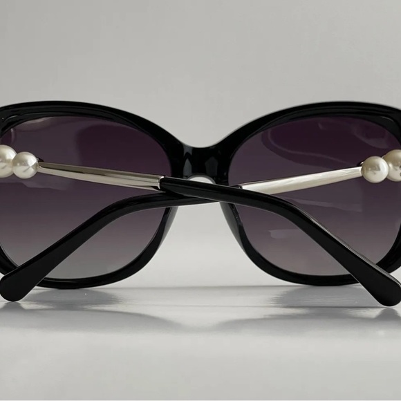 Chanel Pearl Sunglasses in box, guaranteed authentic - Picture 2 of 9